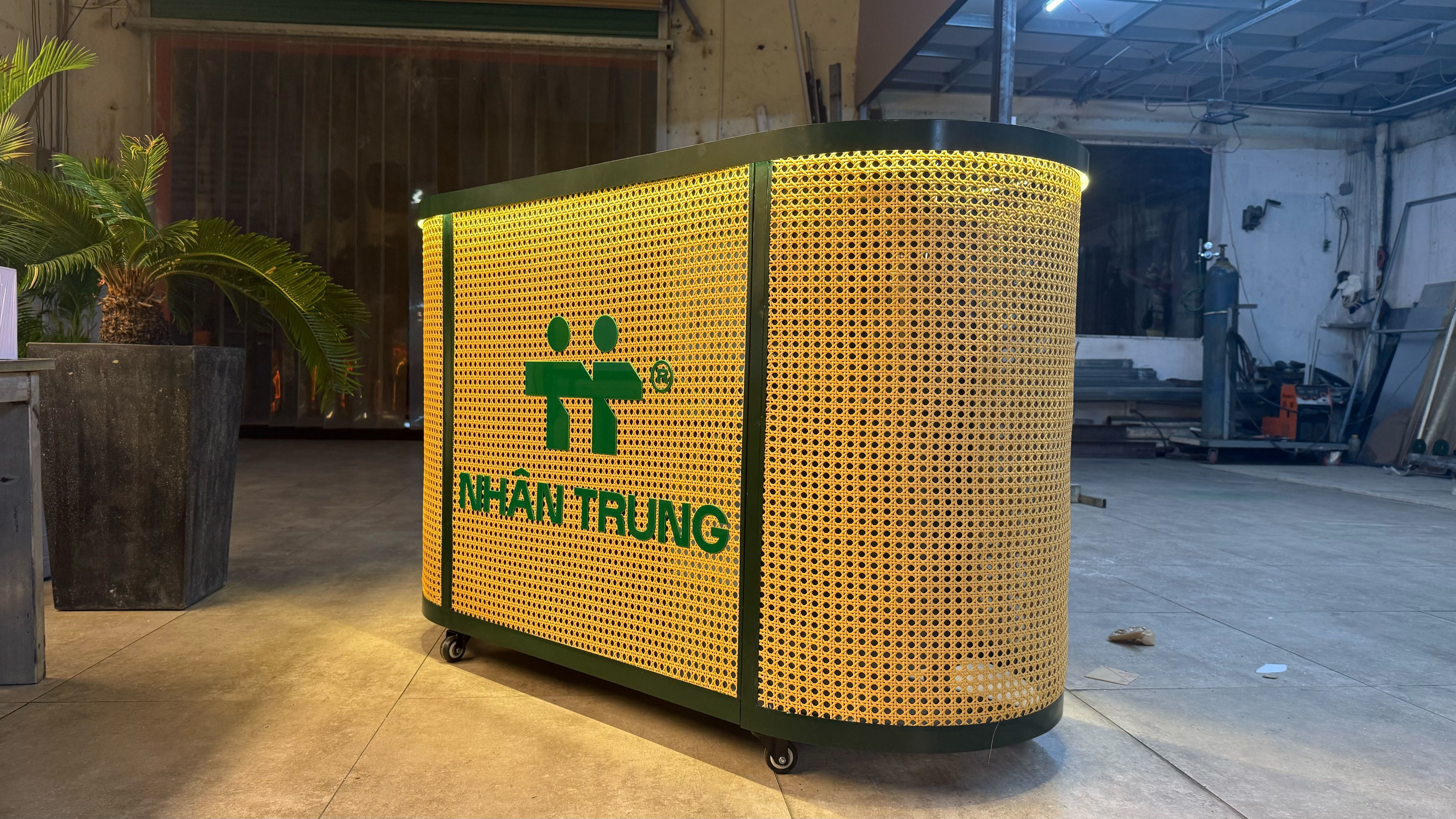 Booth sự kiện tháo rời thép và nhựa giả mây, kích thước 1400mm x 600mm x 900mm(cao) 1