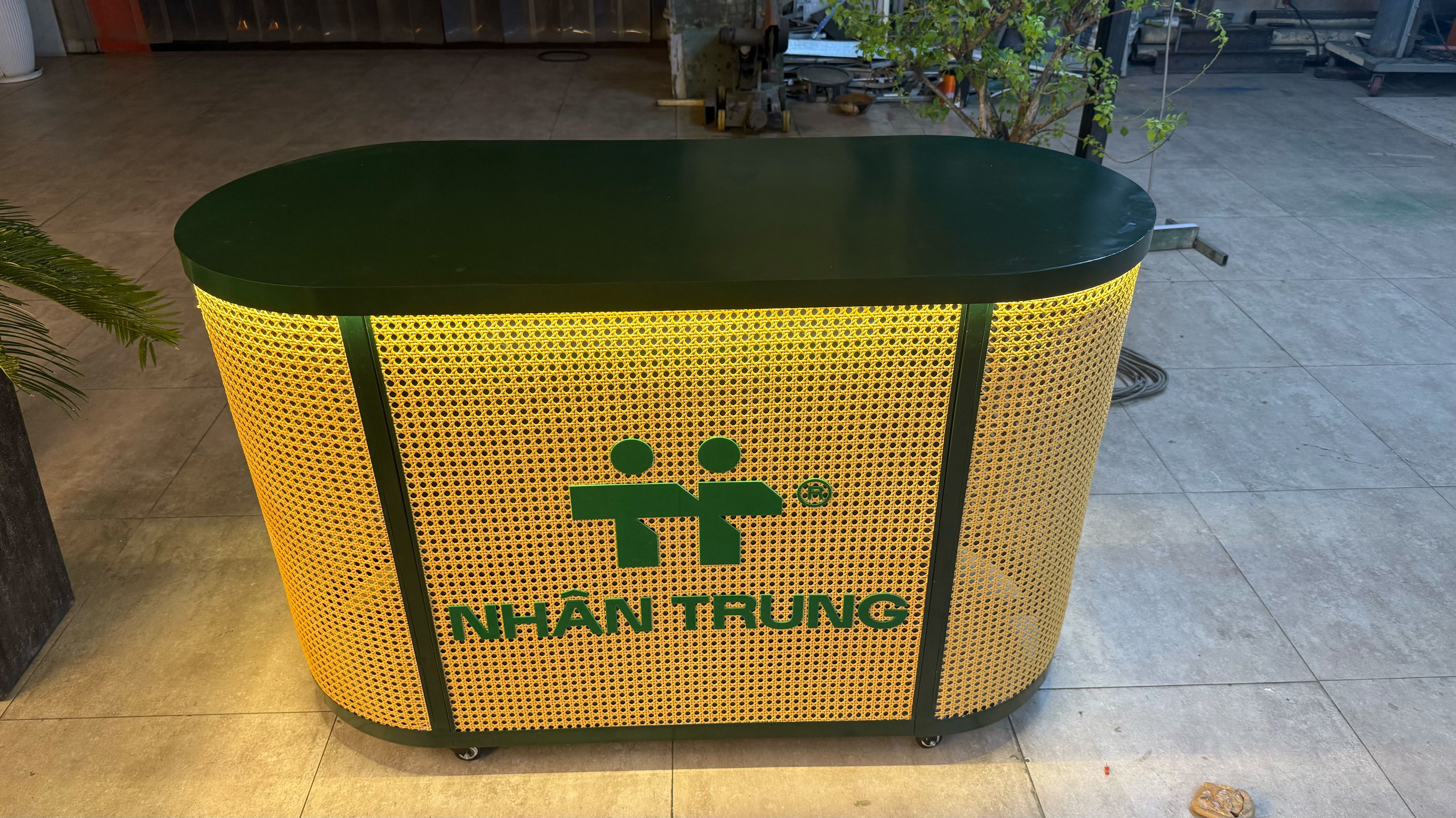 Booth sự kiện tháo rời thép và nhựa giả mây, kích thước 1400mm x 600mm x 900mm(cao) 3